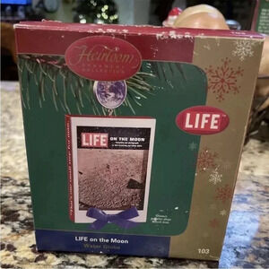 Heirloom Collection LIFE On The Moon Water Globe Ornament 2004 Image Changing